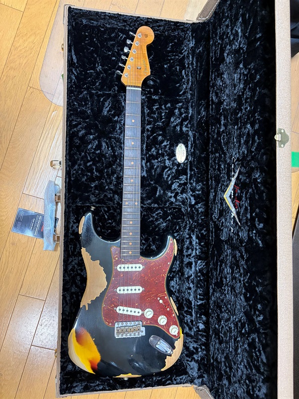 Fender Custom Shop Limited Edition 1961 Stratocaster Heavy Relic Aged Black over 3- Color Sunburstの画像